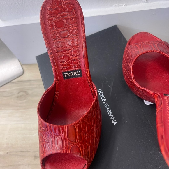Gianfranco FERRE red leather mules 7.5 /38 - Picture 4 of 7